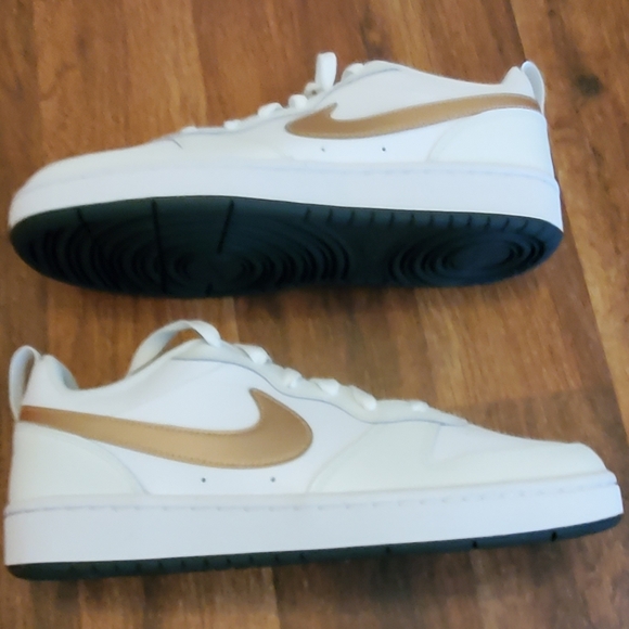 Nike Court Borough Low 2 'Metallic Red Bronze' - GS 7 (Women US 8.5) - Picture 10 of 12